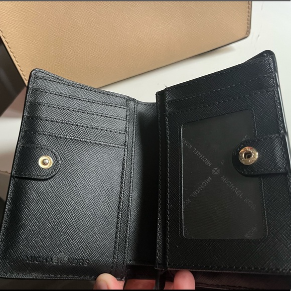 Tan Michael Kors hand bag with a black Michael Kors wallet - Picture 5 of 5